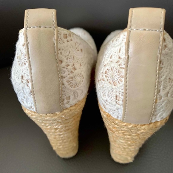 Aldo Pearl-White Color Lace high heel size 7 - Picture 6 of 7